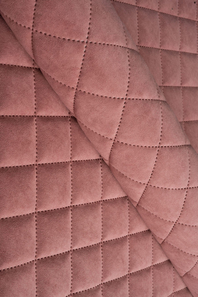 BLØD KORALROSA UTTARIO VELVET 3D – QUILTET VELOUR MED VIFTEMØNSTER
