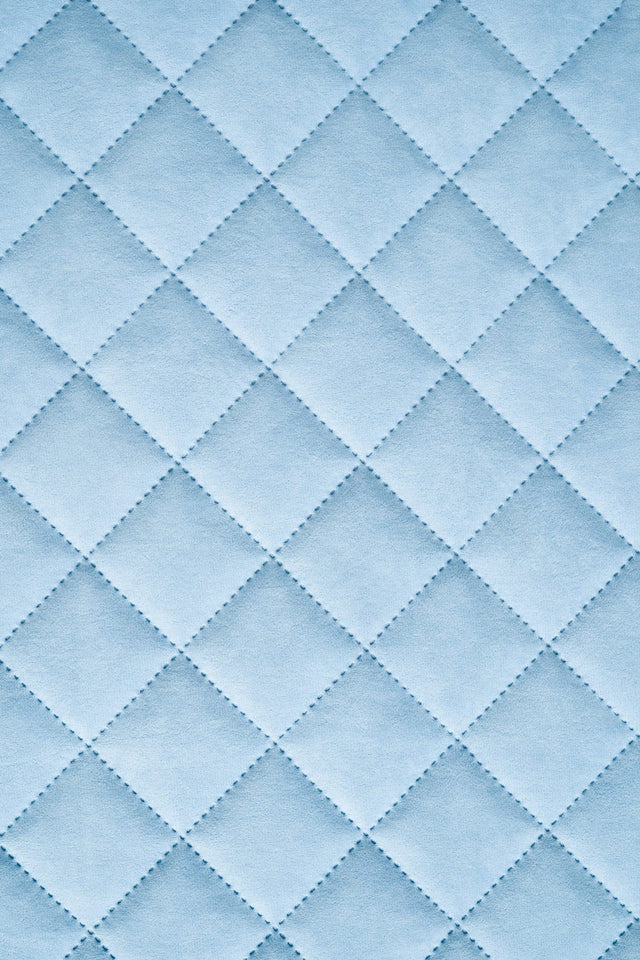 LYS HIMMELBLÅ UTTARIO VELVET 3D – QUILTET VELOUR MED VIFTEMØNSTER