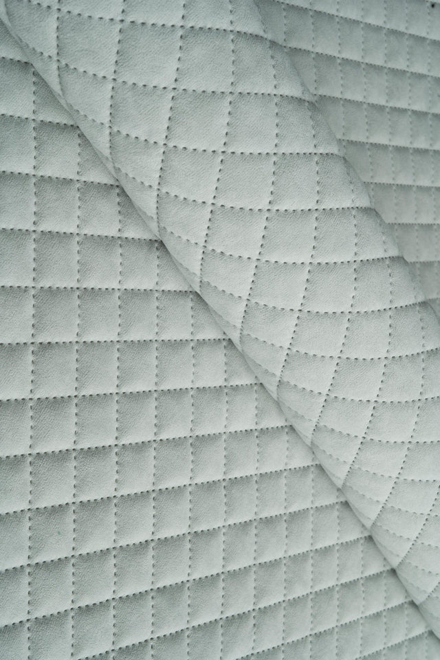 SART ISGRÅ UTTARIO VELVET 3D – QUILTET VELOUR MED RUDEMØNSTER