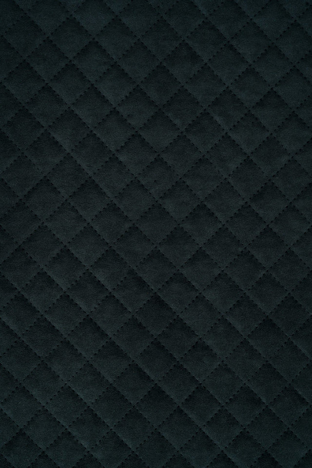 MØRK GRAFITSORT UTTARIO VELVET 3D – QUILTET VELOUR MED RUDEMØNSTER