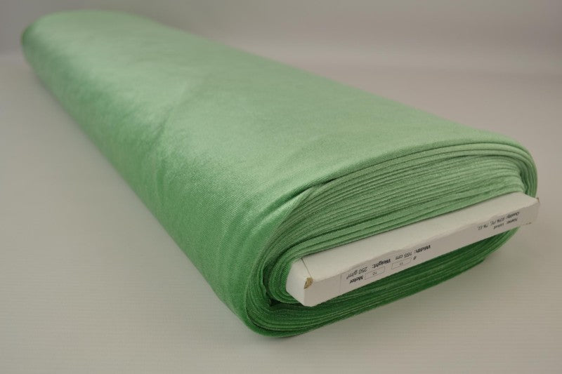 GRÖN VELOUR MED STRETCH – MJUK STICKAD KVALITET