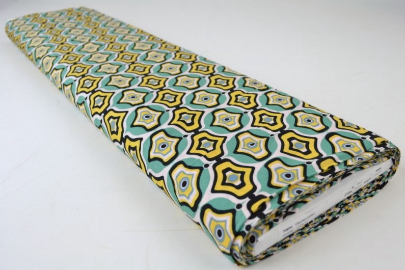 VISKOSE STOF MED TURKIS OG GULT GEOMETRISK BUE PRINT – LET FALD & ELEGANT MAT GLANS