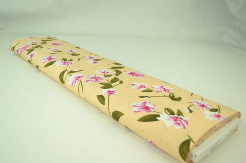 G&M Bomuldspoplin GUL BOMULDSPOPLIN MED LYSERØDE BLOMSTERPRINT