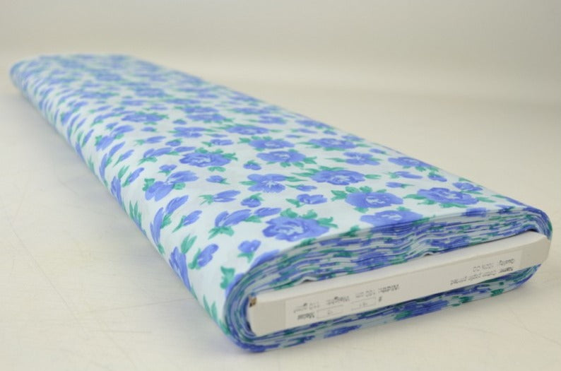 G&M Bomuldspoplin LYSEBLÅ BOMULDSPOPLIN M. BLÅ PÆONER