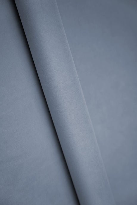 Støvet gråblå Smart Velvet møbelvelour – farvefoto