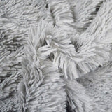 GRÅ LÅNGHÅRIG PLYSCH – 30 MM LUGG & TVÄRSGÅENDE STRETCH