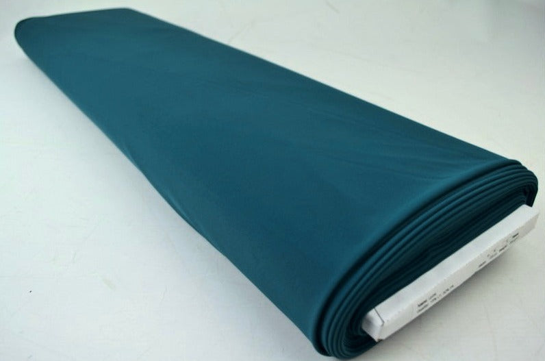 MÖRK PETROLEUMSBLÅ LYCRA – 4-VÄGS STRETCH & SNABBTORKANDE