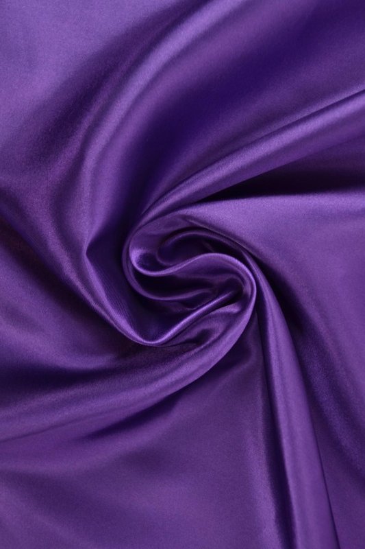 LILA SATIN TYG – LÄTT & GLANSIGT
