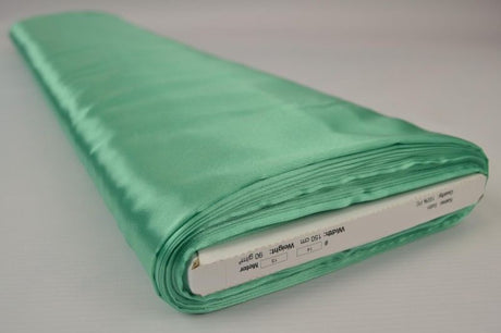 MINTGRÖN SATIN TYG – LÄTT & GLANSIGT