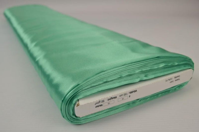 MINTGRÖN SATIN TYG – LÄTT & GLANSIGT