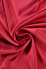 VINRÖD SATIN TYG – LÄTT & GLANSIGT