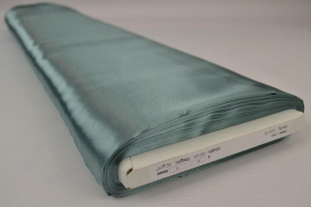 VINTAGE GRÖN SATIN TYG – LÄTT & GLANSIGT