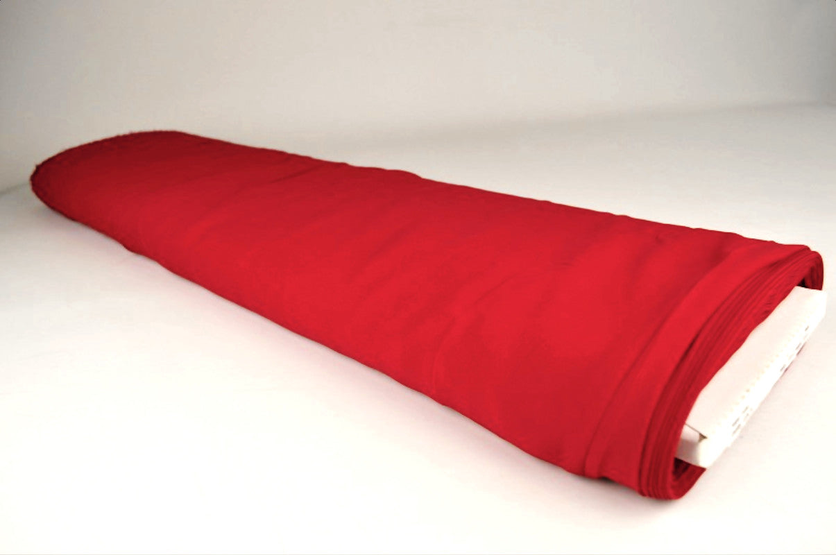 RÖD CHIFFONG – LÄTT, TRANSPARENT & MED VACKERT FALL