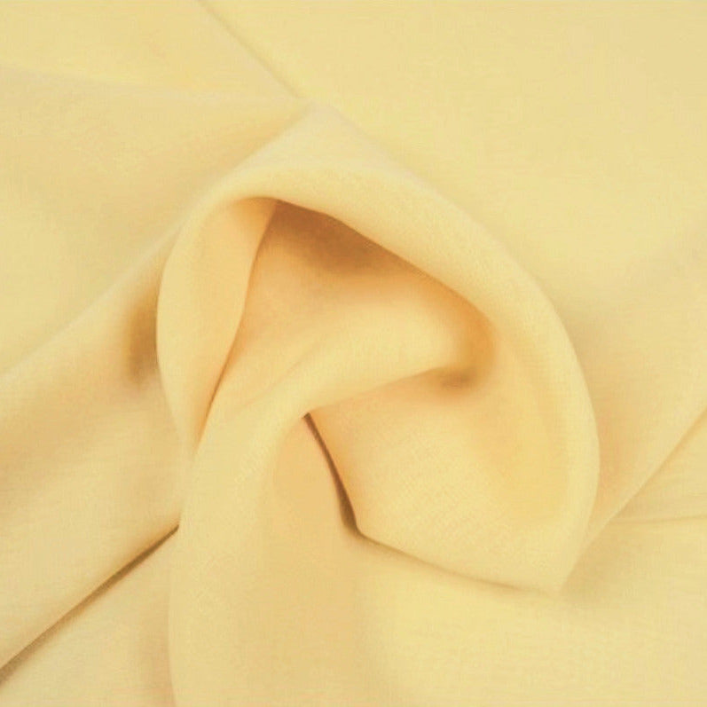 BEIGE CHIFFONG – LÄTT, TRANSPARENT & MED VACKERT FALL