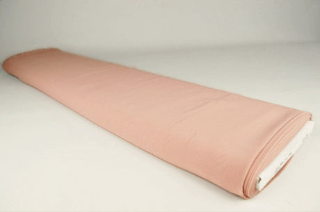 DUSTY LJUSROSA CHIFFONG – LÄTT, TRANSPARENT & MED VACKERT FALL