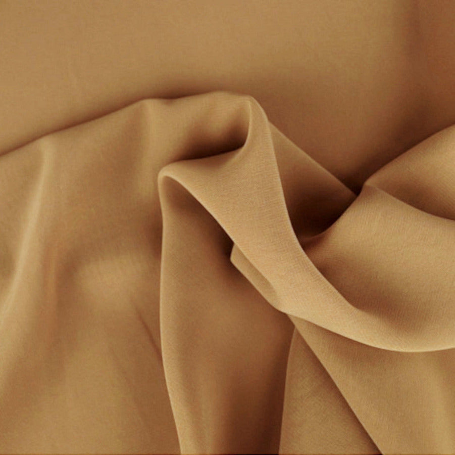 MØRK BEIGE CHIFFON – LET, GENNEMSIGTIG & MED FLOT FALD