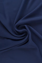 NAVY CHIFFONG – LÄTT, TRANSPARENT & MED VACKERT FALL