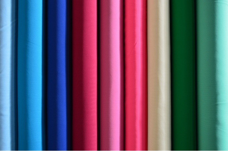 MØRKEGRØN CHIFFON – LET, GENNEMSIGTIG & MED FLOT FALD