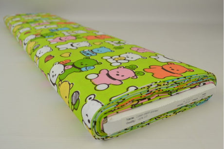 GRØN BOMULDSPOPLIN MED KAWAII BAMSEPRINT – BØRNE