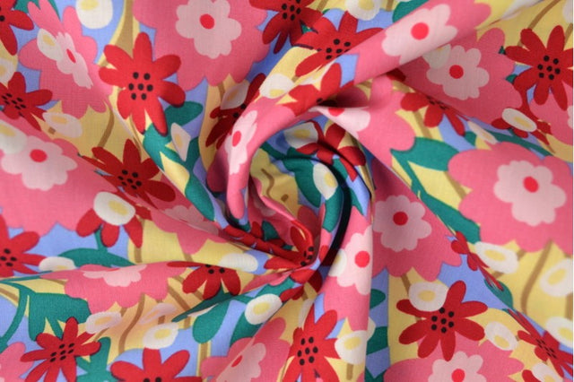 LYSEBLÅ BOMULDSPOPLIN MED BOTANISK BLOMSTERPRINT – RØD & PINK
