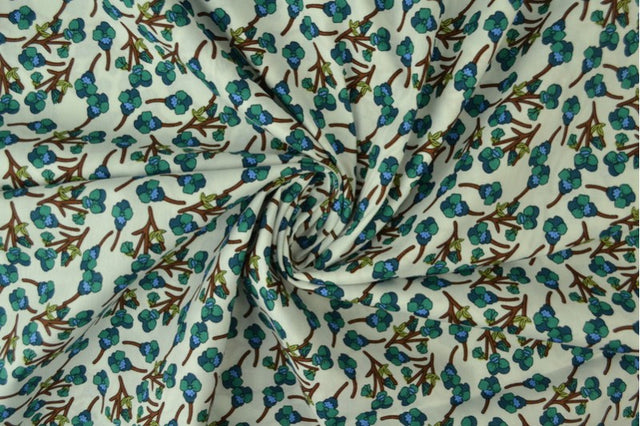 HVID BOMULDSPOPLIN MED BOTANISK BLOMSTERPRINT – TEAL & BRUN