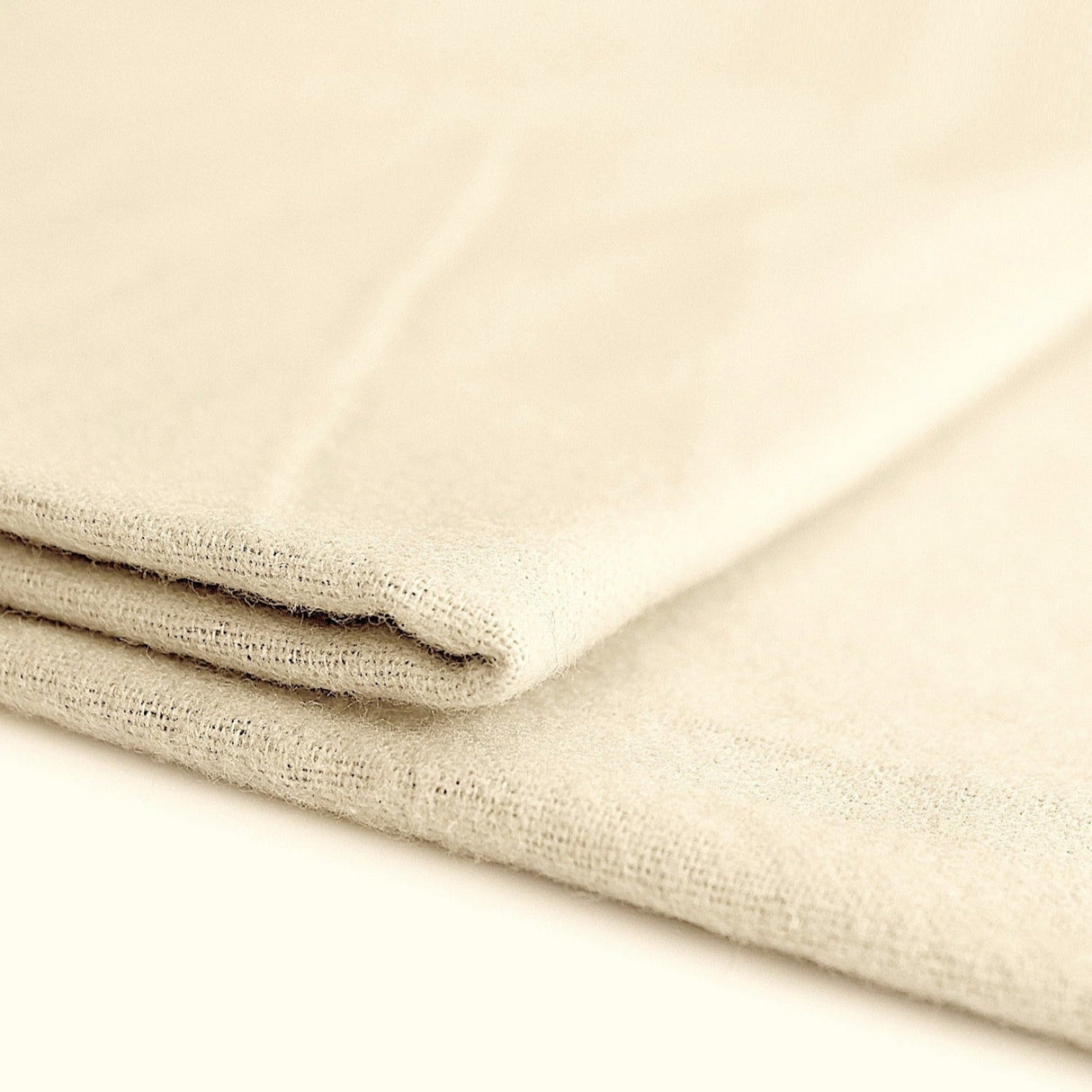 RÅHVID BRANDHÆMMENDE DEKO MOLTON – 300 CM, LET & MAT