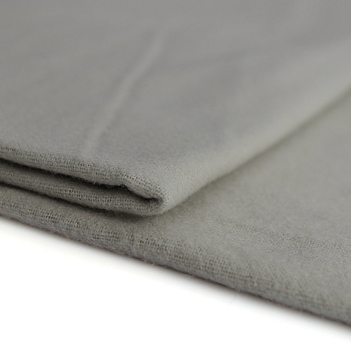 GRÅ BRANDFÖRHINDRANDE DEKO MOLTON – 300 CM, LÄTT & MATT