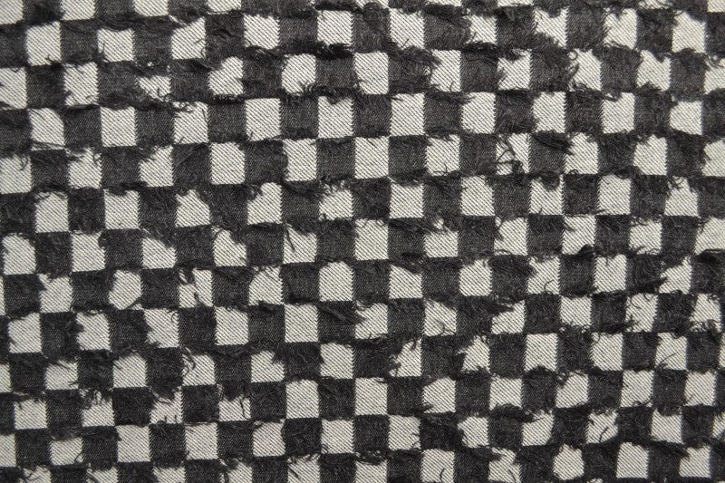 SVART DENIMTYG MED RUTIGT FRYNSMÖNSTER – METERVARA TILL BYXOR & JACKOR