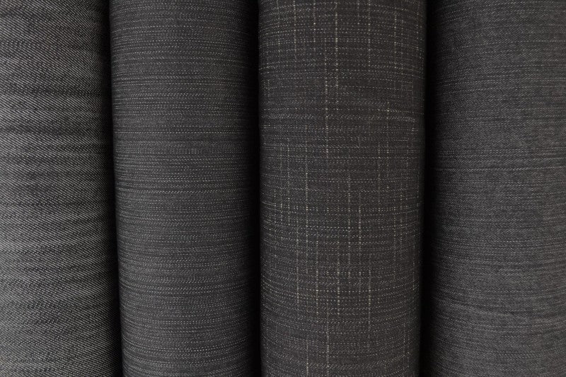 MÖRK ANTRACIT OTVÄTTAT DENIM MED STRETCH – 300 G/M²
