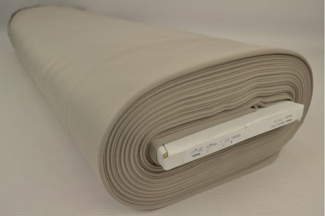 SILVERGRÅ MÖRKLÄGGNINGSTYG – FLAMSKYDDAT GARDINTYG (300 CM)