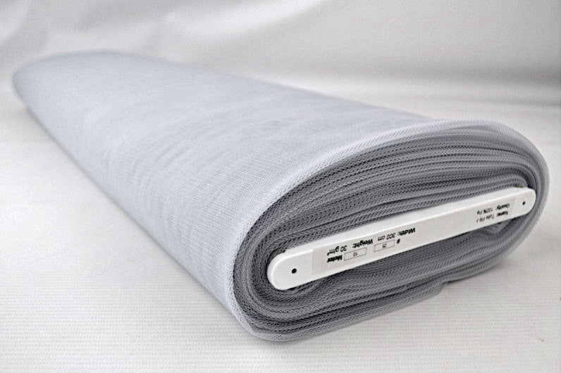 SILVERGRÅ FLAMSKYDDAD STYV TYLL – LÄTT, FORMFAST & CERTIFIERAD