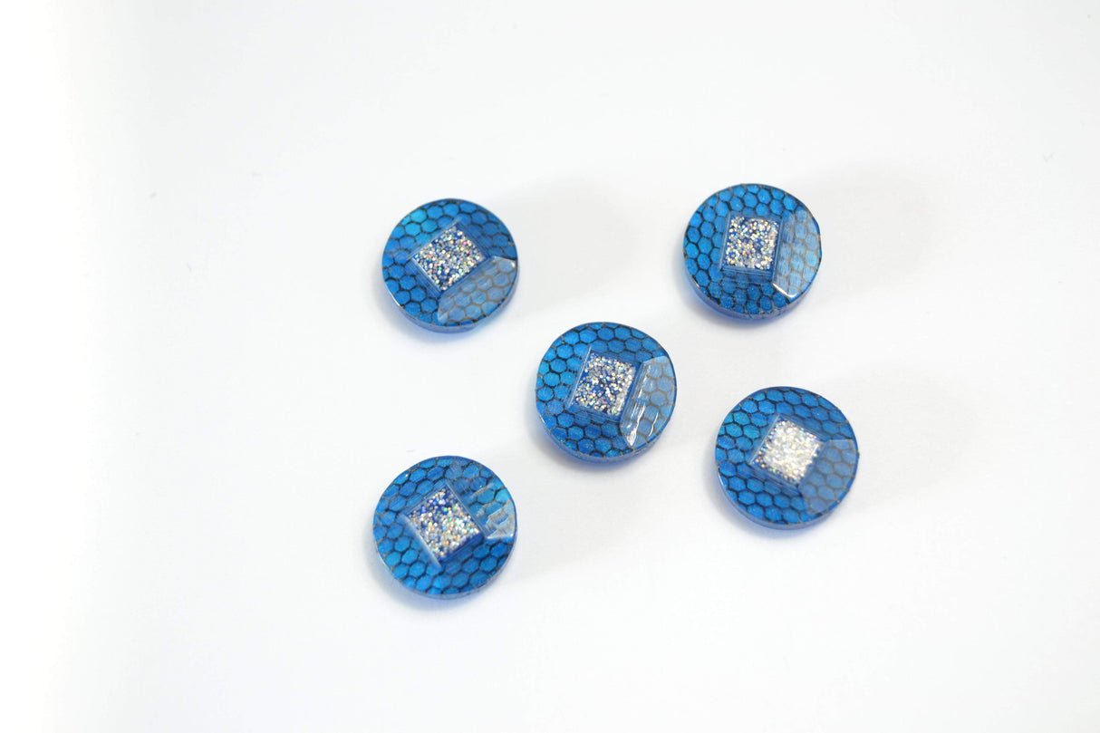 BLÅ KNAPPER MED SØLV GLIMMER 5 STK.