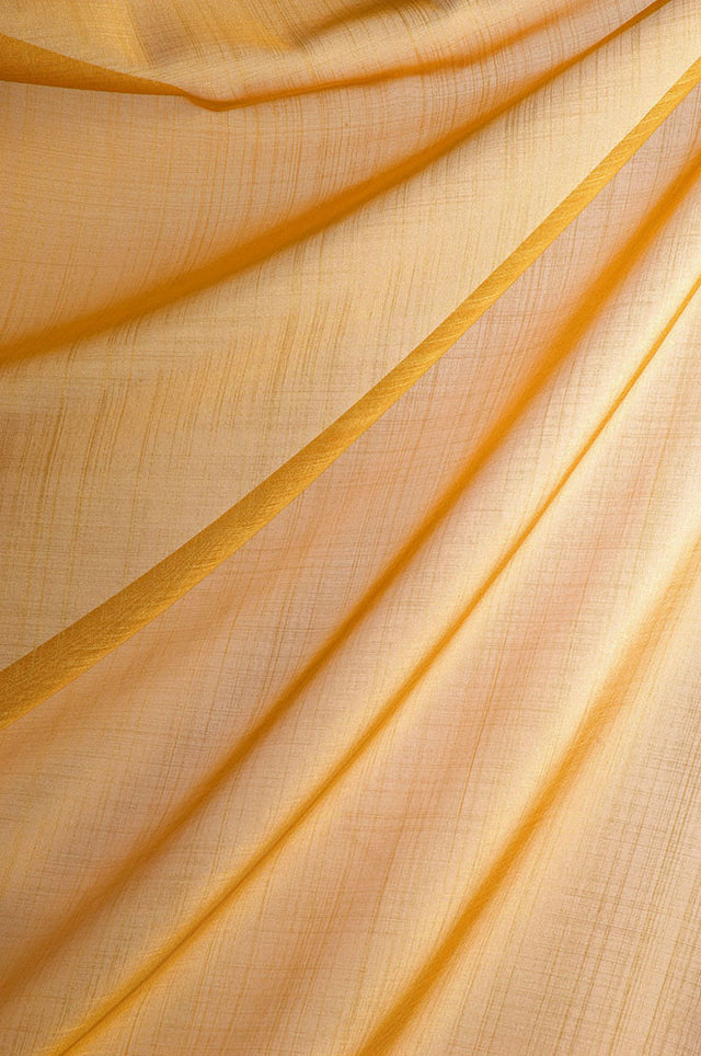 Silkeblød semi-transparent gardinvoile — sennepsgul, stofprøve