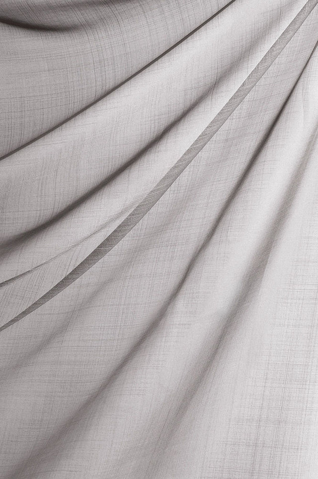 Silkeblød semi-transparent gardinvoile — lysegrå, stofprøve