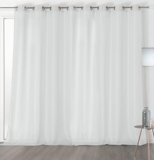 Brandhæmmende chic chiffon stof til gardiner — stemningsbillede, vist i hvid (samme kvalitet)