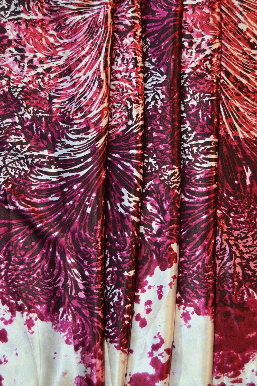 Garn & Metervarer Silke RØD SILKE M. SORT MØNSTER