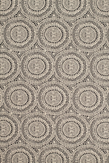 CREMEBEIGE SPETS PÅ SVART LILLY JACQUARD MÖBELTYG – BLONDMÖNSTER