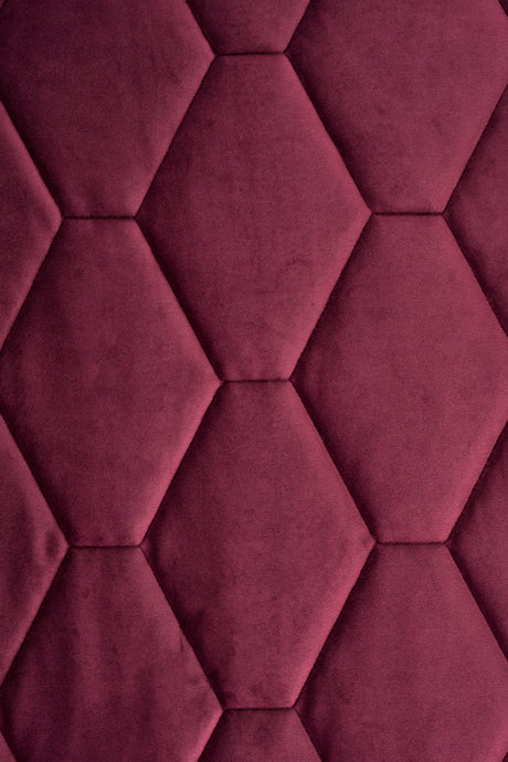 DJUP BORDEAUXRÖD MAGIC VELVET 3D – QUILTAD VELOUR MED SEXKANTSMÖNSTER