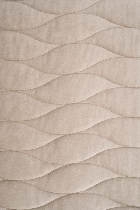 VARM SANDBEIGE MAGIC VELVET 3D – QUILTAD VELOUR MED VÅGMÖNSTER
