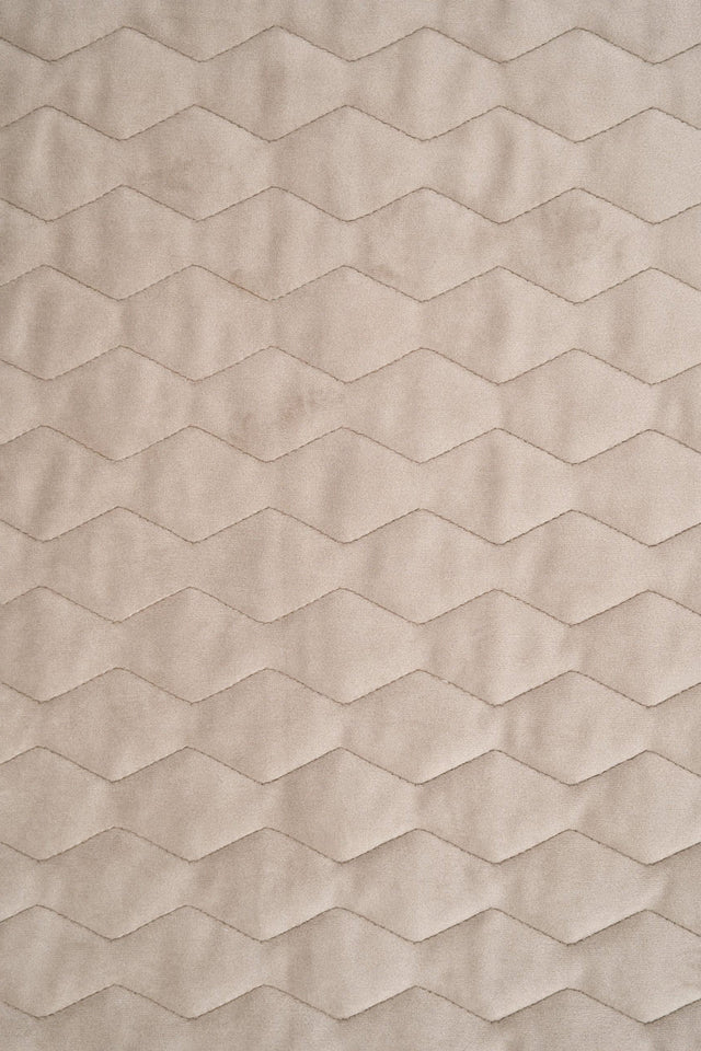 VARM SANDBEIGE MAGIC VELVET 3D – QUILTET VELOUR MED ZIGZAGMØNSTER