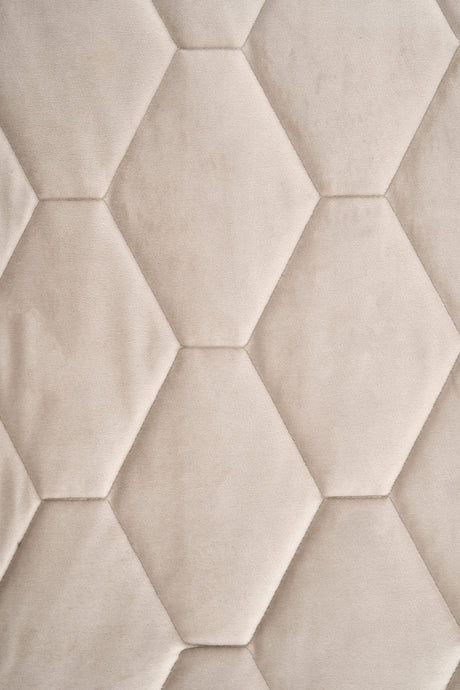 VARM SANDBEIGE MAGIC VELVET 3D – QUILTAD VELOUR MED SEXKANTMÖNSTER
