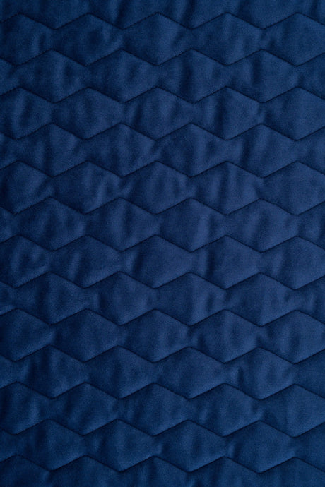 KLASSISK MARINBLÅ MAGIC VELVET 3D – QUILTAD VELOUR MED SICKSACKMÖNSTER