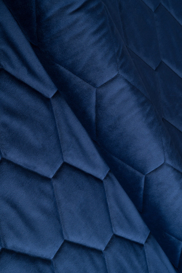 KLASSISK MARINEBLÅ MAGIC VELVET 3D – QUILTET VELOUR MED SEKSKANTMØNSTER