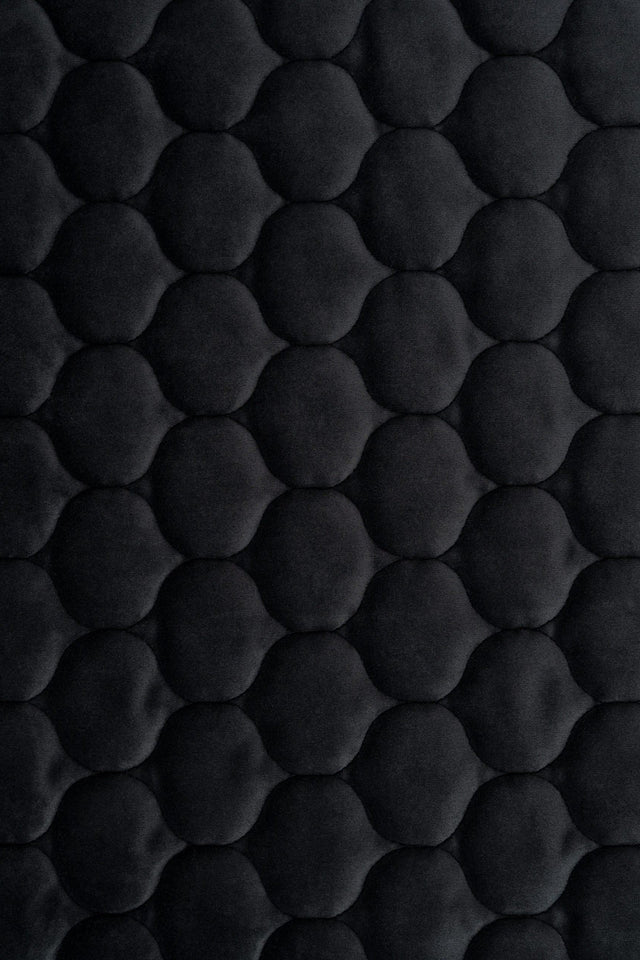 MAT NATSORT MAGIC VELVET 3D – QUILTET VELOUR MED DRÅBEMØNSTER