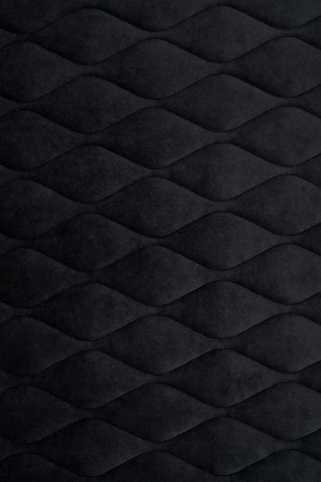 MATT NATTSVART MAGIC VELVET 3D – KVILTAD VELOUR MED BLADMÖNSTER