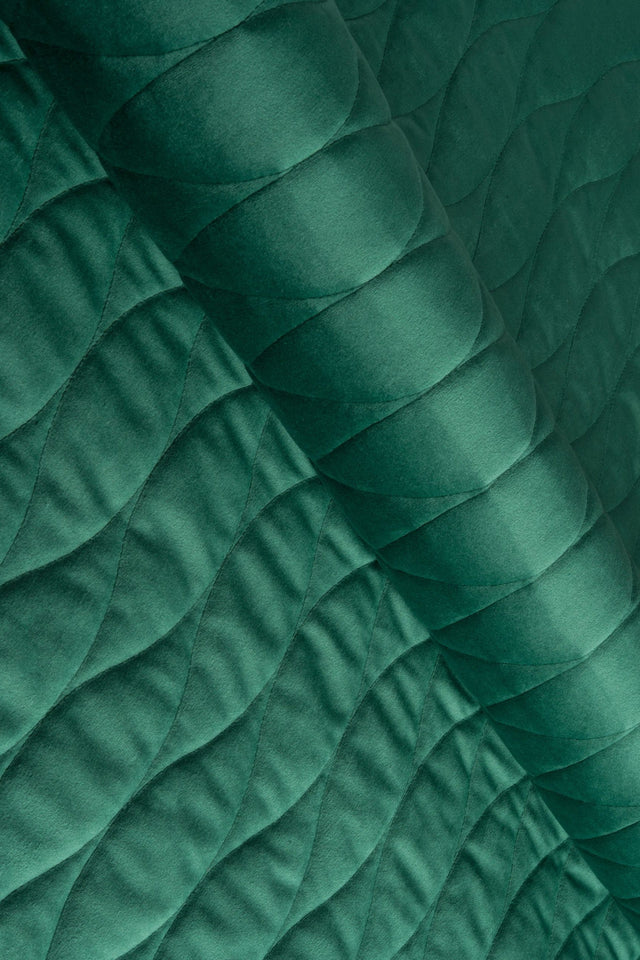 MØRK SMARAGDGRØN MAGIC VELVET 3D – QUILTET VELOUR MED BØLGEMØNSTER