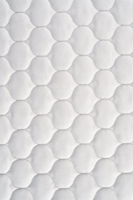 KLAR SNÖVIT MAGIC VELVET 3D – QUILTAD VELOUR MED DROPPMÖNSTER
