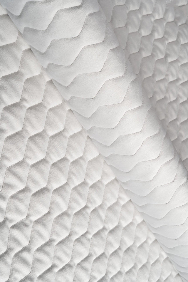 KLAR SNEHVID MAGIC VELVET 3D – QUILTET VELOUR MED ZIGZAGMØNSTER