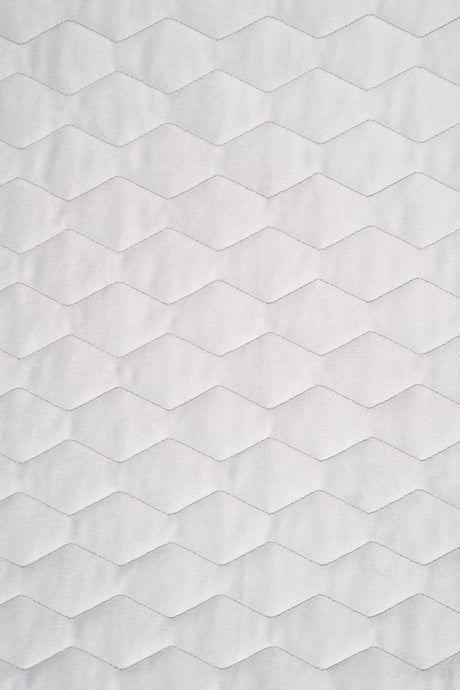 KLAR SNÖVIT MAGIC VELVET 3D – QUILTAD VELOUR MED SICKSACKMÖNSTER