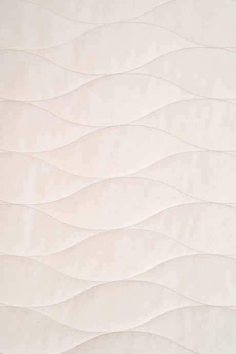 VARM ELFENBENSVIT MAGIC VELVET 3D – QUILTAD VELOUR MED VÅGMÖNSTER